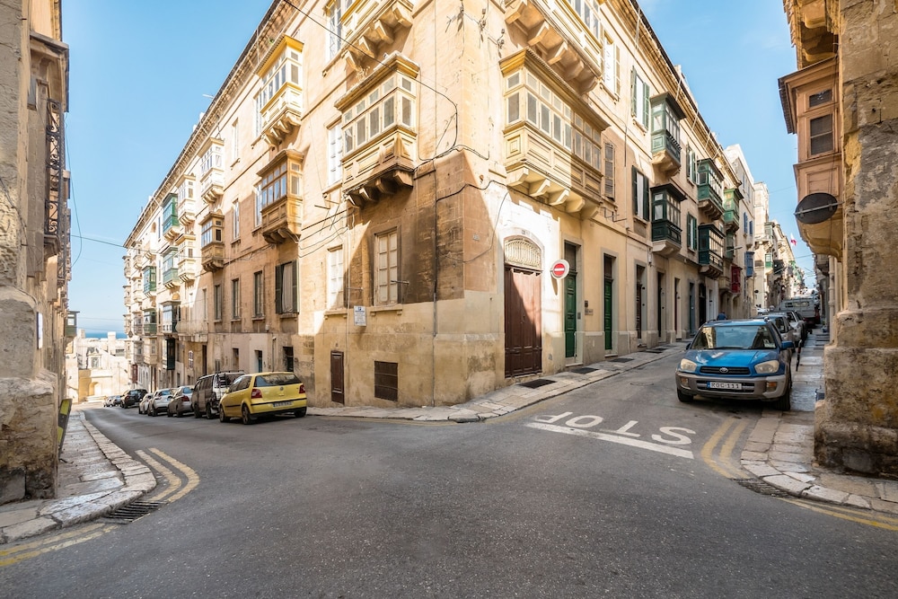 Valletta Archbishop Townhouse - Property Image 15