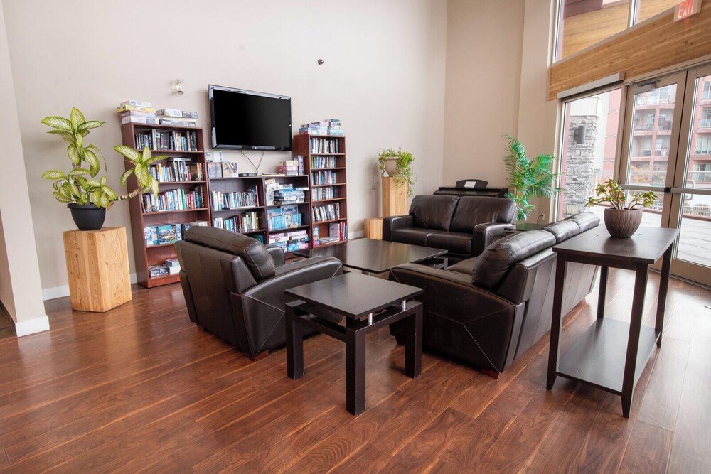 Corner Unit w Large Deck & Amazing View
