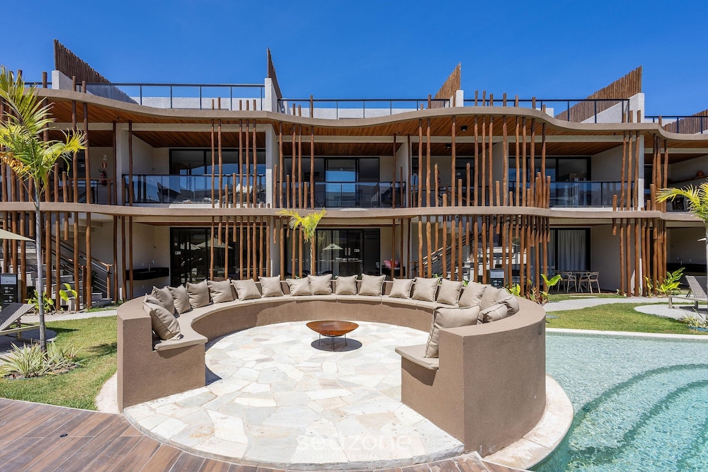 Apartments in Condo With Pool in Front of the Beach - NVB
