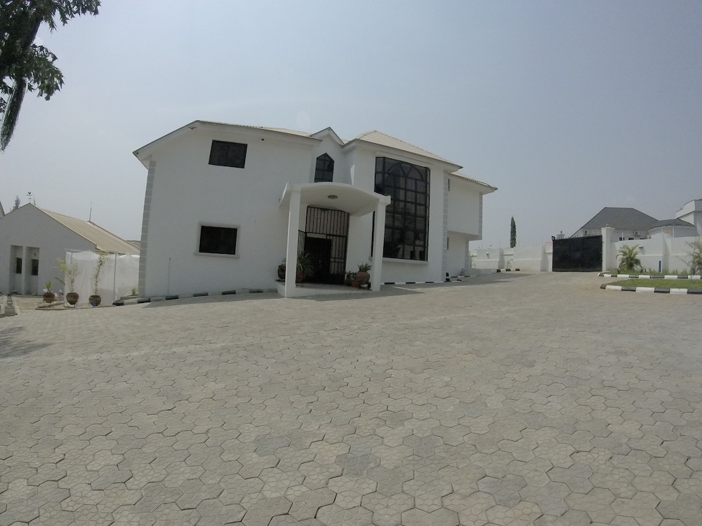 Ironhouse Guest Suites