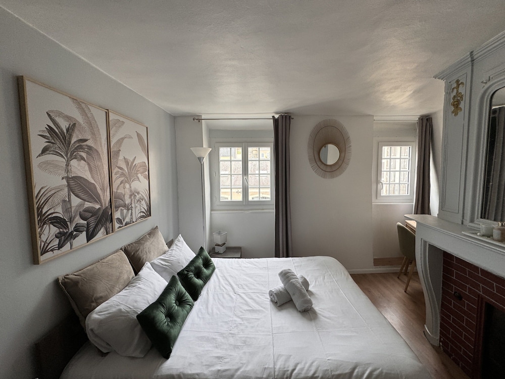 Villa in Le Mans Near Plantagenet City