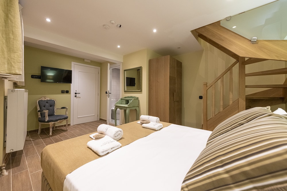 Ipelhome Plaka Boutique Apartments