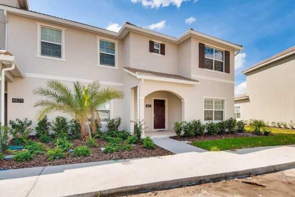 4827 RC - Storey Lake - Luxury 5 Bed Villa view 5