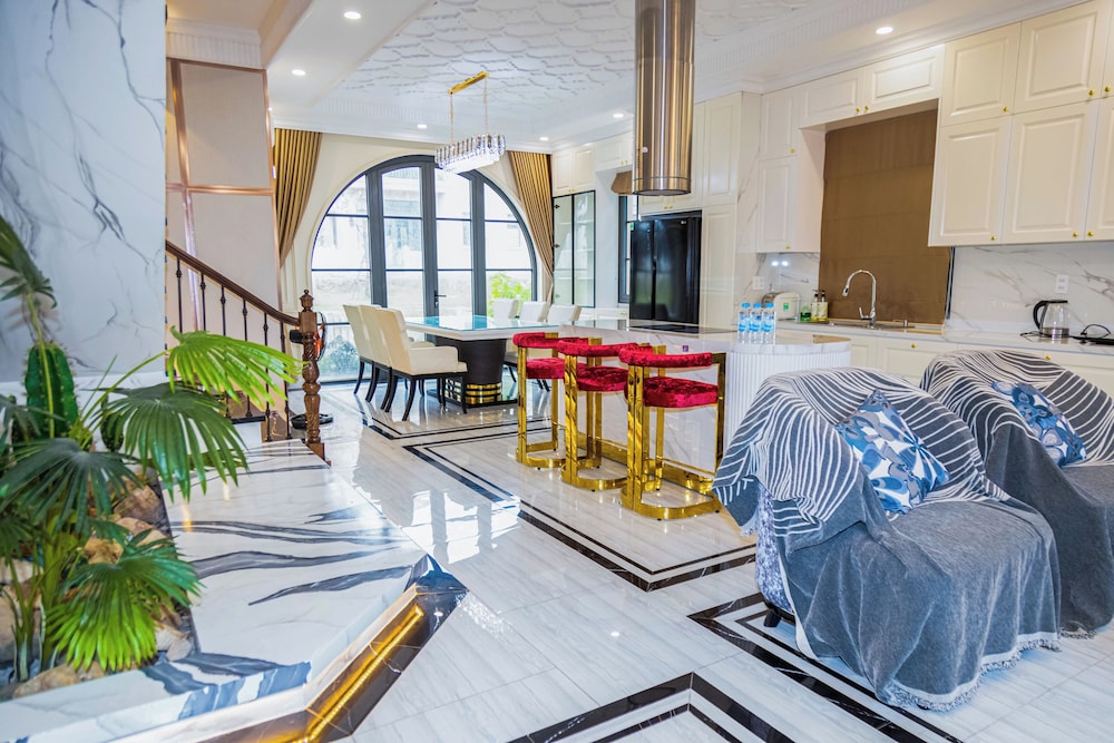 Luxury 3 br La Fleur Villa-Novaworld PT