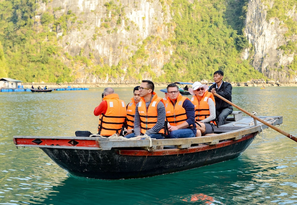 Paradise Elegance Cruise