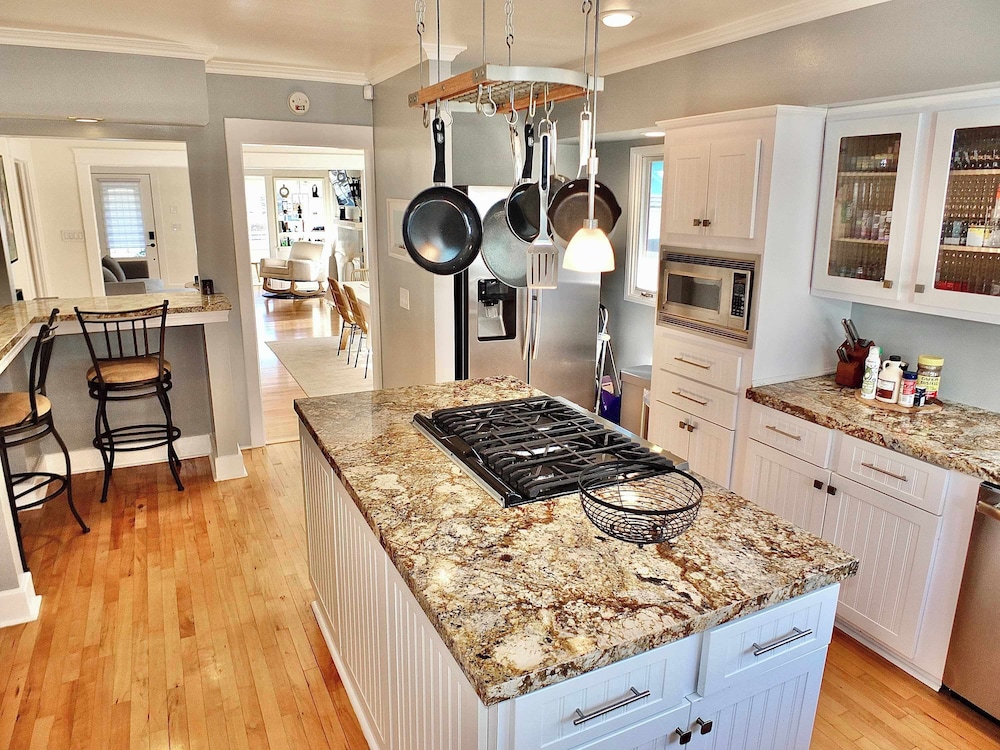 Beach City Craftsman - Walk to Beach
