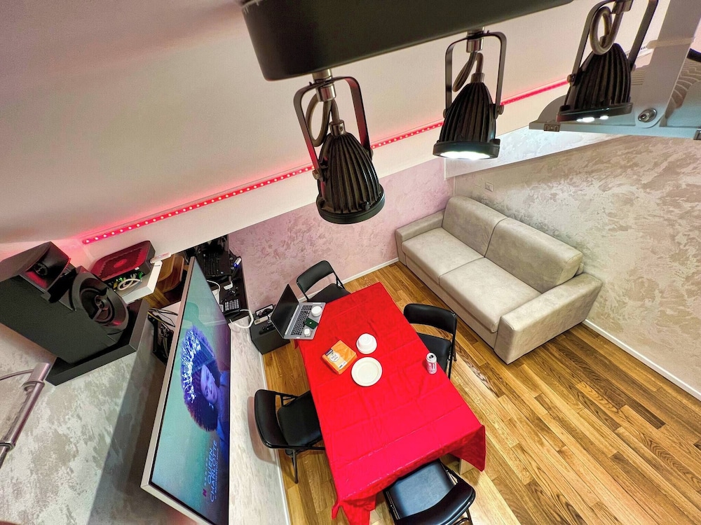 Chic & Green Penthouse - Domotic Comfort in Milans Trendy Nightlife District
