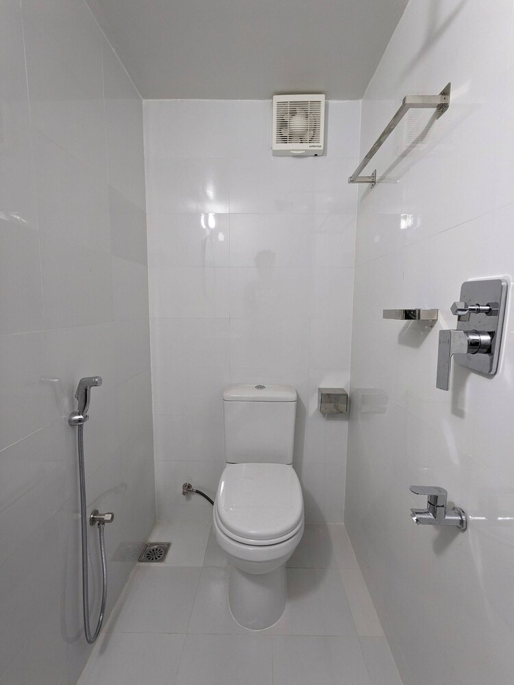 Minimalist Apt at DAC Intl Airport Msg to Avail Special Offer for Flight Catcher