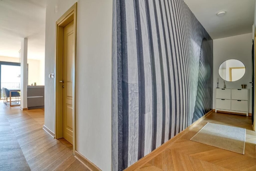 Seaview Hideaway- Premium Apartment