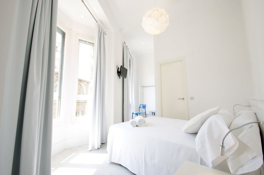 Hostal Express by gaiarooms