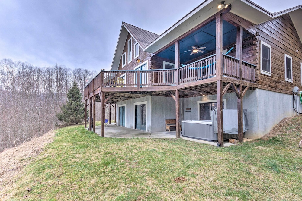 Quaint Creston Hideaway w/ Mtn Views & Hot Tub! view 3