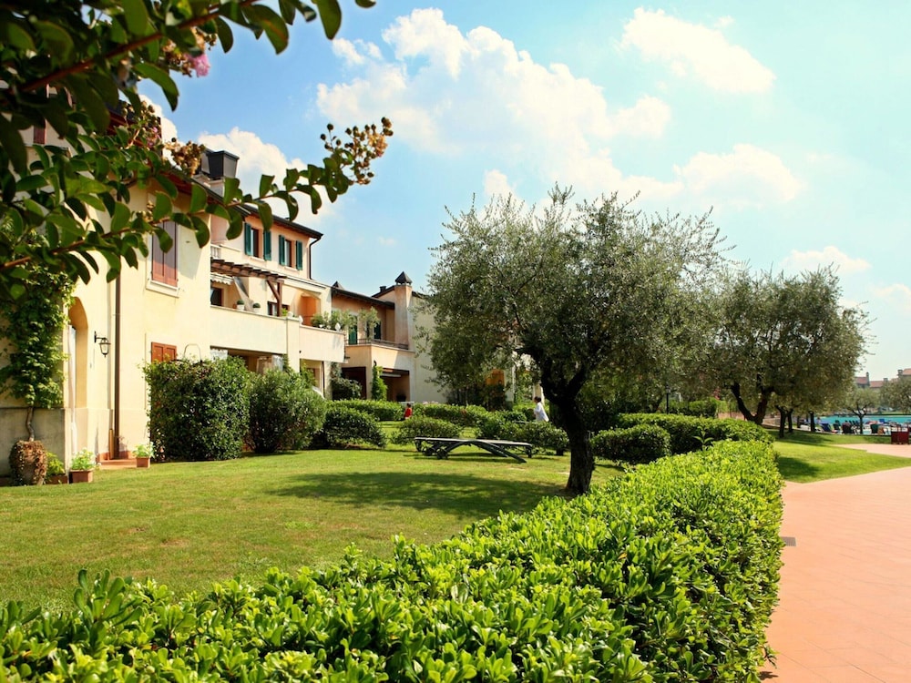 Nice Ground Floor Apartment Located near Peschiera photo 1