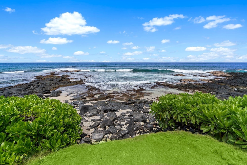 Easy Walk to Town Ocean Front AC & Wifi - Vrkcv
