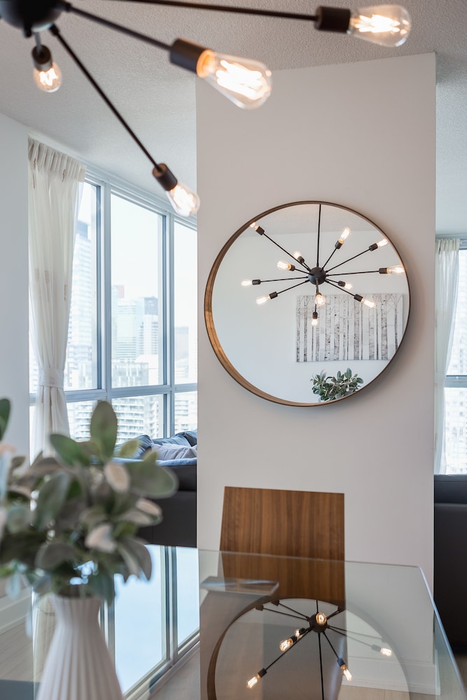 QuickStay - Premium 2-Bedroom with CN Tower & Lake Views-3