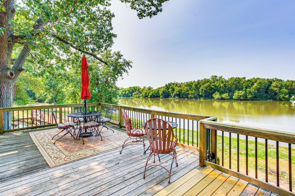 Lakefront Home w/ Patio in Havana!