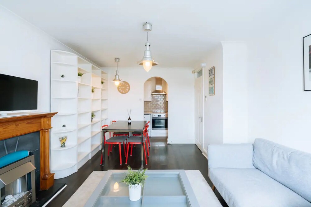 Homely 1 Bedroom Apartment in Dublin City Centre With River View