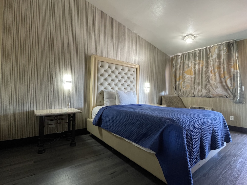 Crown Motel