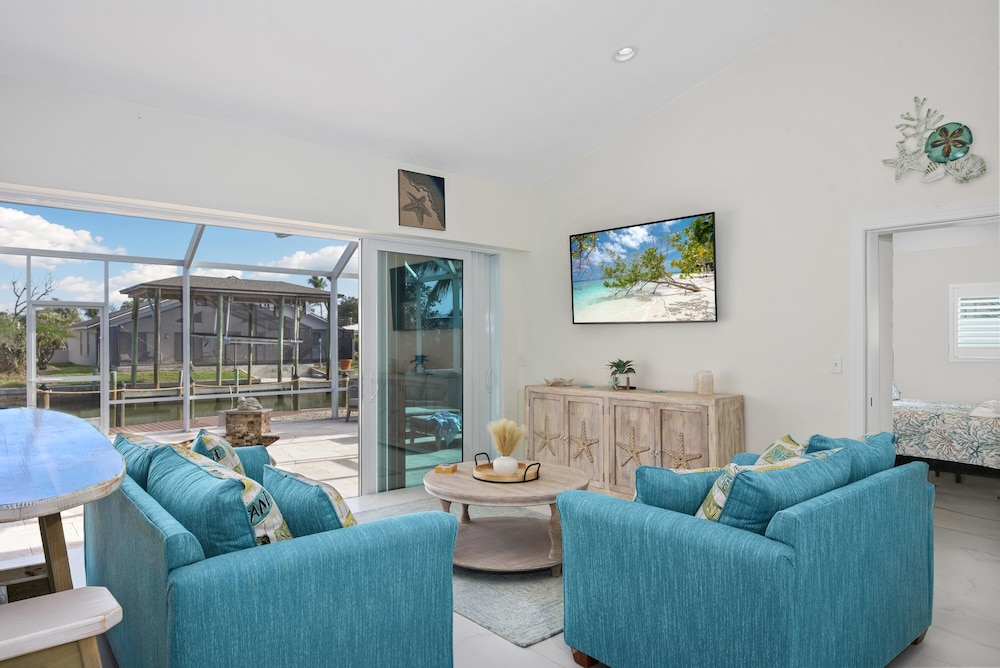 Paradise Palms