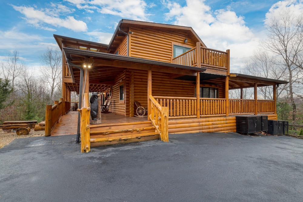 American Dream by Avantstay Deck w Views Theater Game Room Community Pool