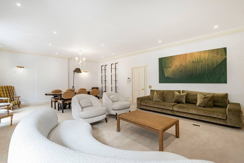 Luxury 3BR Mayfair Apartment Near Green Park