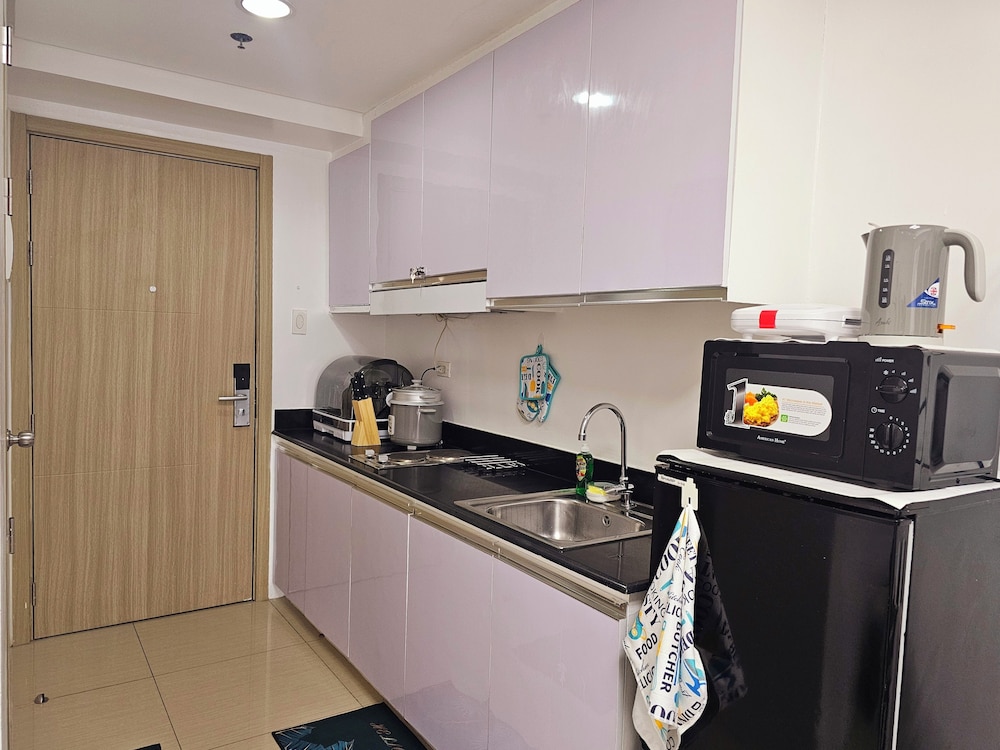 Hannah Crib at Shore Residences