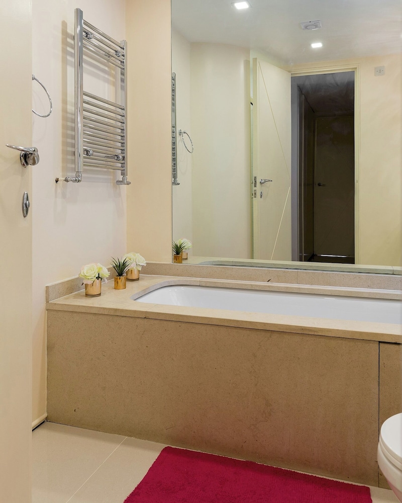 Spacious 2-bedroom Apartment in Mayfair