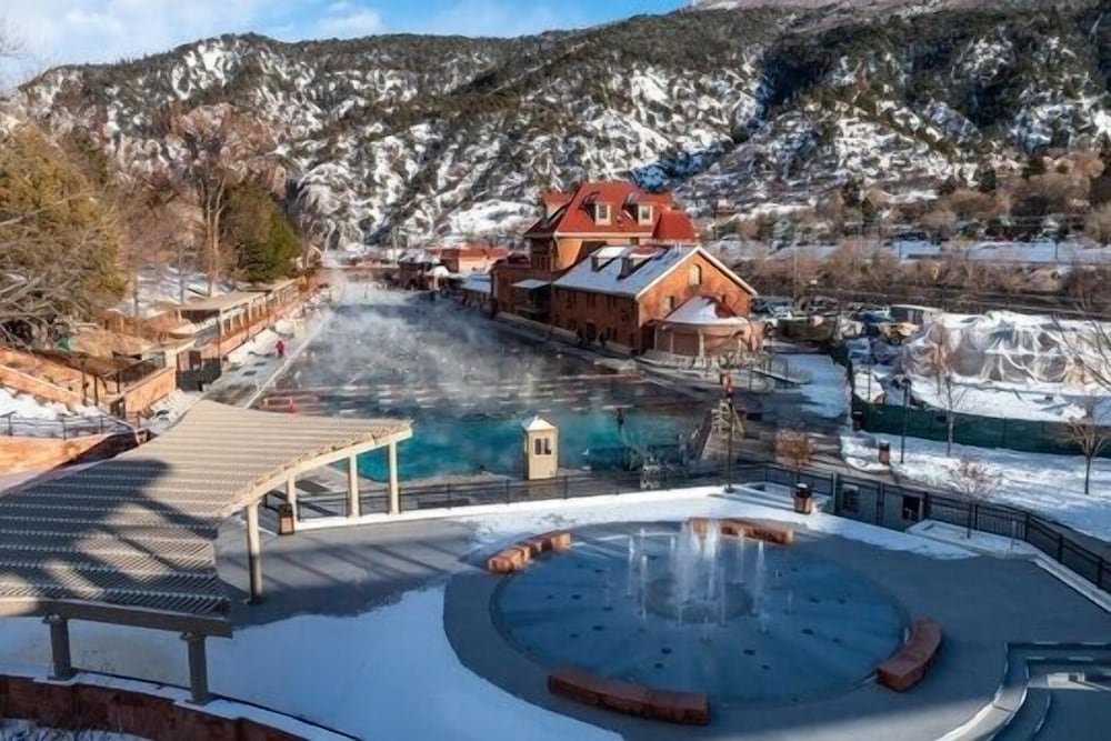 Roaring Fork Retreat 3 Bedroom Home