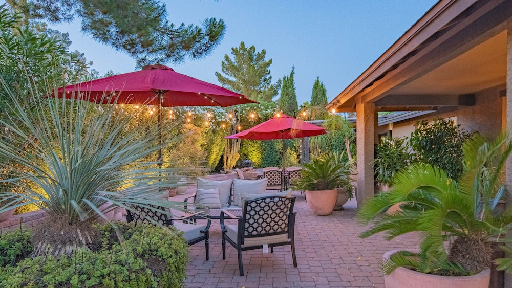 Scottsdale Gem W/pool in Private and Serene Yard!