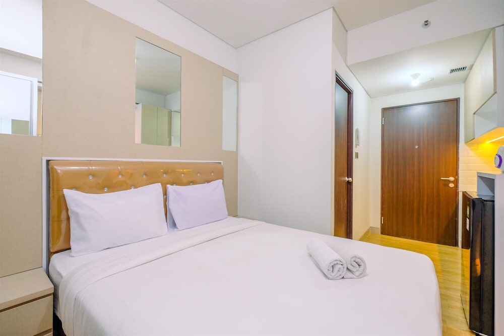 Homey And Best Choice Studio Apartment Transpark Cibubur