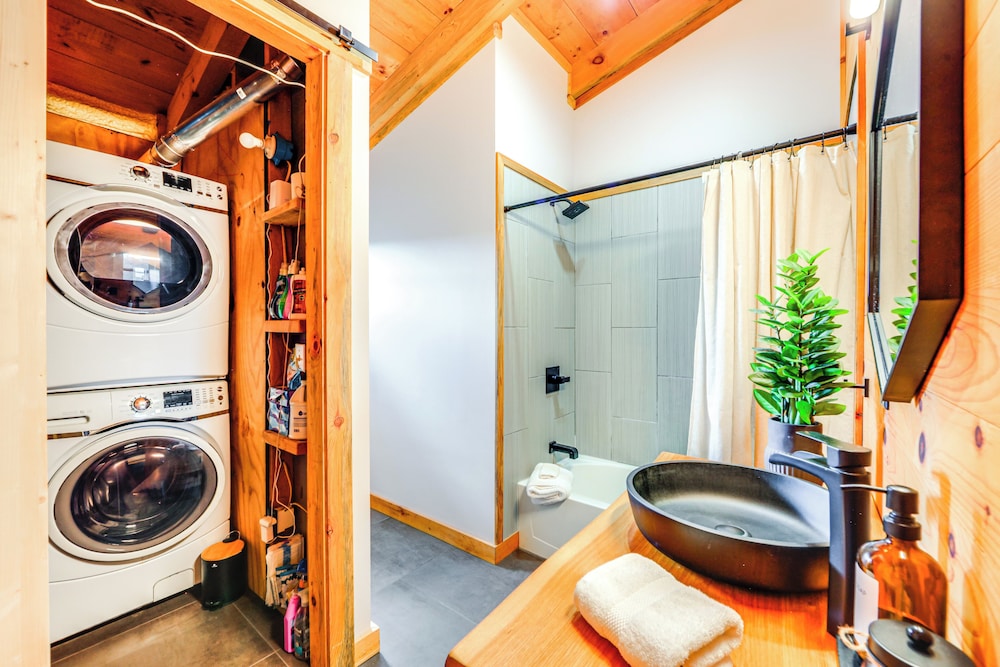 Kayak, Grill & Relax: Bo's Hideaway on Leland Pond