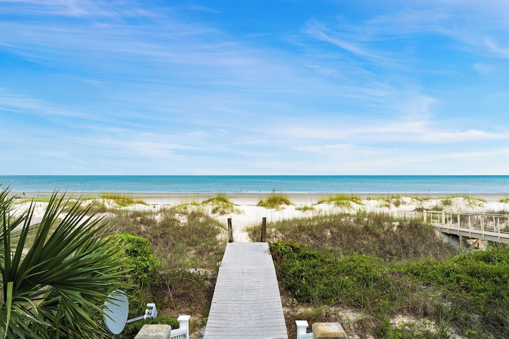 11 Singleton Beach by Avantstay Oceanfront Retreat w/ Private Pool + Boardwalk Near Hilton Head Hotspots