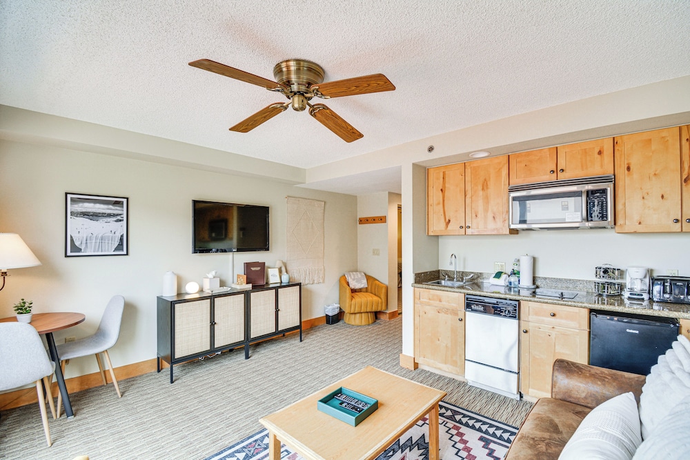 Crested Butte Studio w/ Hot Tub: Walk to Slopes!