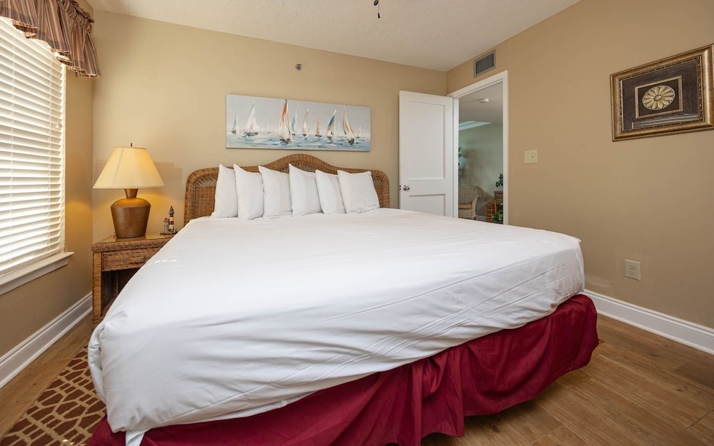 Phoenix I 1128 3 Bedroom Condo