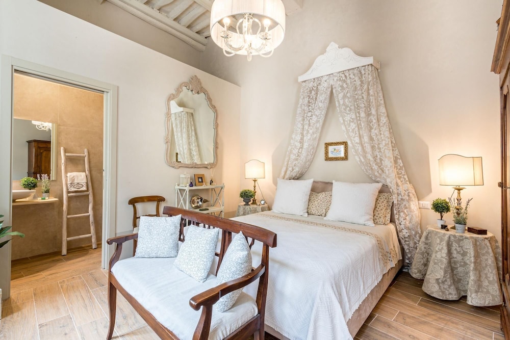 Casa Janca in Lucca With 1 Bedrooms and 2 Bathrooms view 5