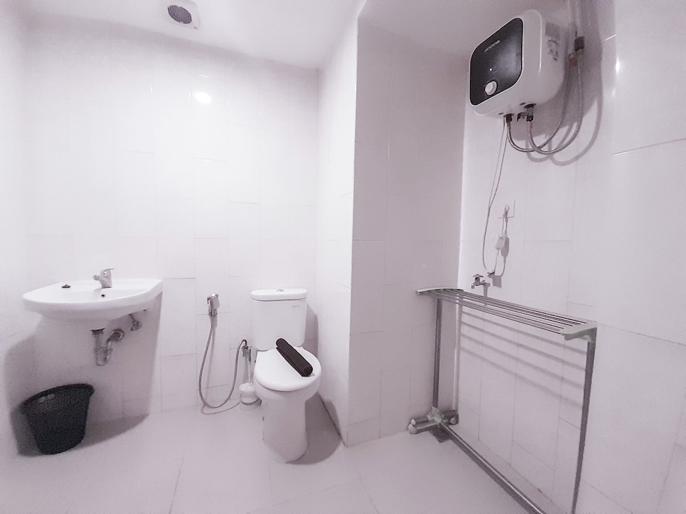 Modern Look And Homey Studio At Mataram City Apartment