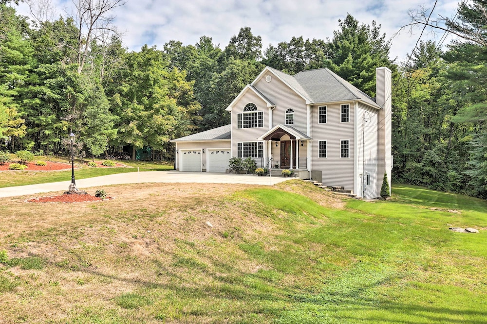 Granby Home w/ Deck < 1/2 Mi to Aldrich Lake! view 4