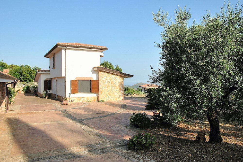 Uva & Stelle Maison Detached Villa in the Hills of Sperlonga view 5