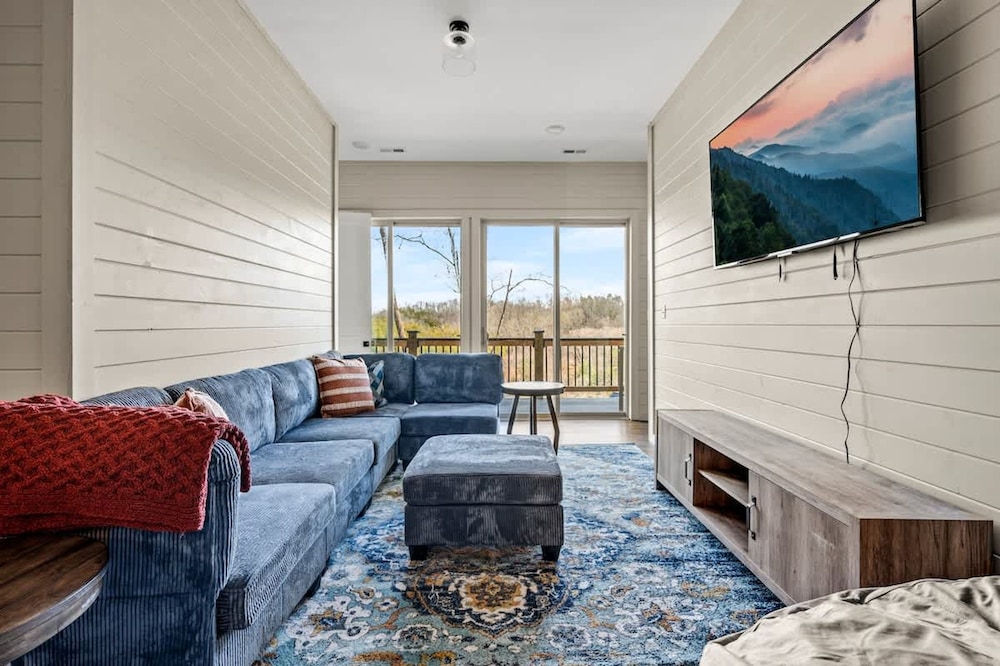 NEW Lake View Indoor Pool Sleeps 14 Hot Tub