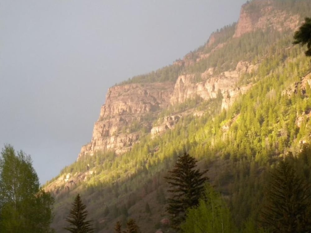 Redstone Cliffs Lodge