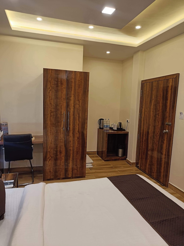 THE KASHI RESIDENCY