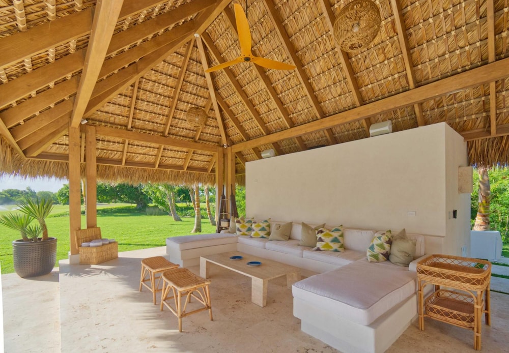 Luxury Villa With Heated Pool Jacuzzi Full Staff
