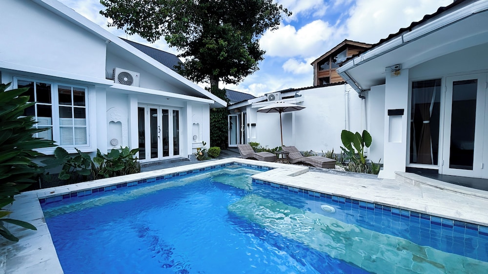 LaLeBay Seminyak