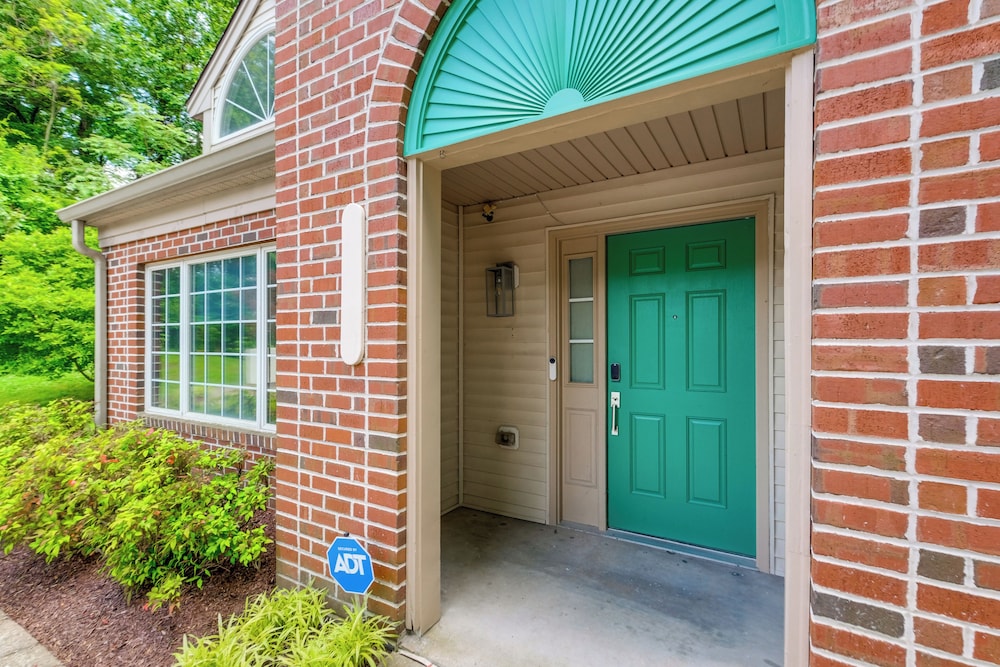 8 Mi to Dtwn Silver Spring: Convenient Condo
