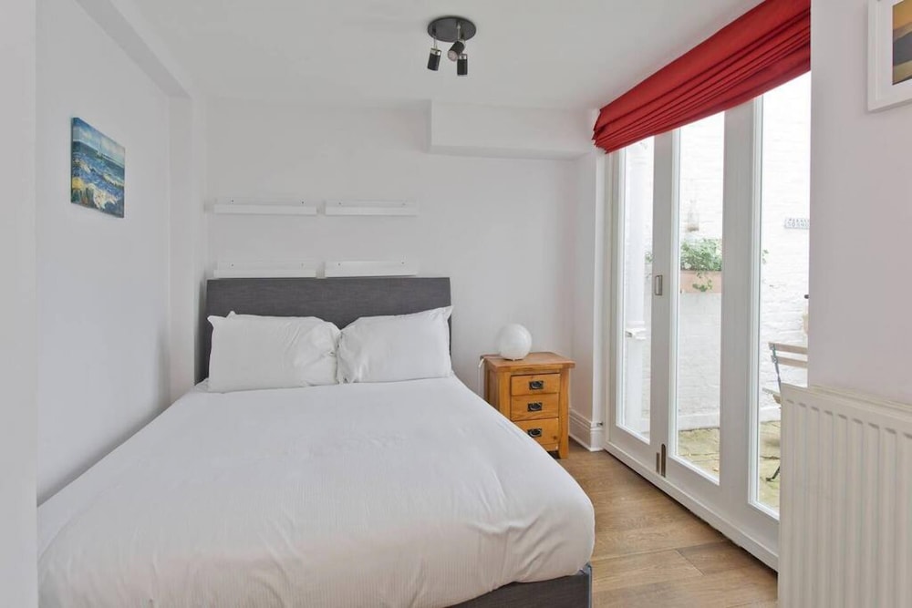 2-bed Apartment Victoria