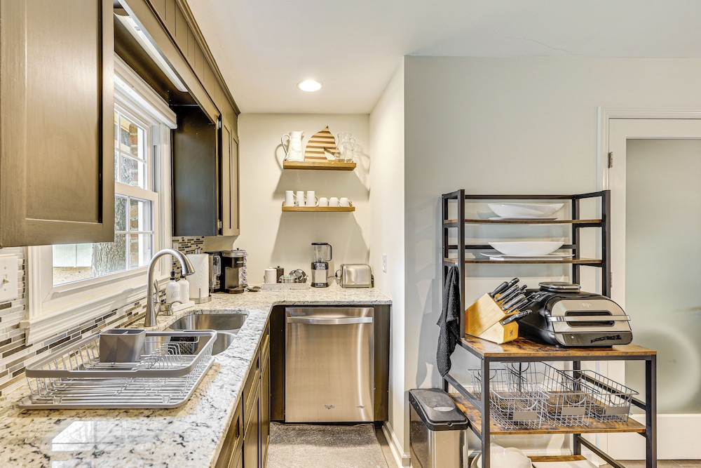 Walk to Powderhouse Polo Fields: Aiken Getaway