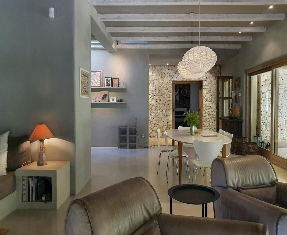 Holiday Home With Wooden-beamed Patio