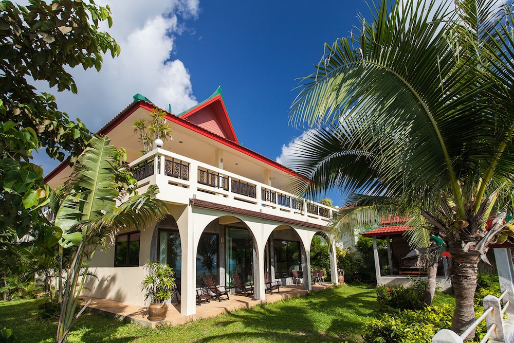 Charu Bay Villas