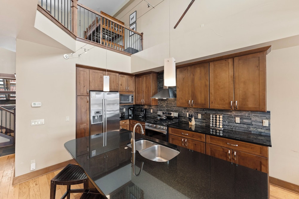 Watertower Place Condos Unit 202, Building B
