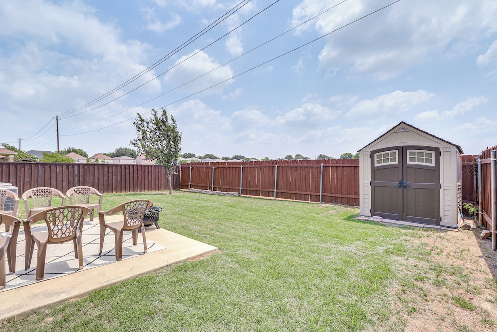 10 Mi to Dtwn Austin: Family Home w/ Communal Pool