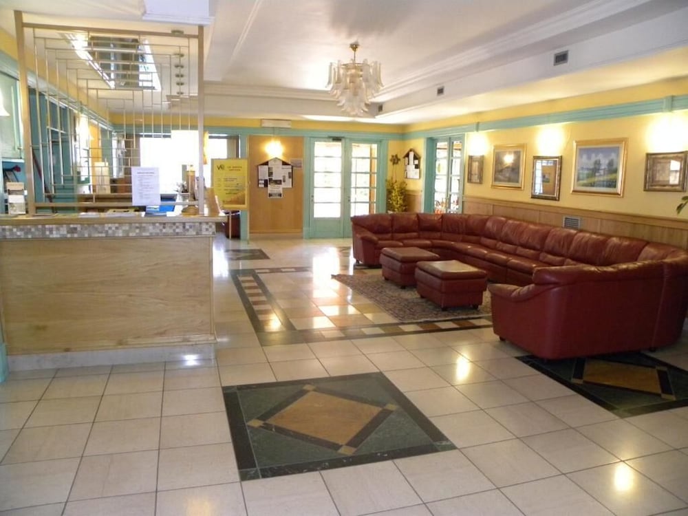 Lobby & Reception